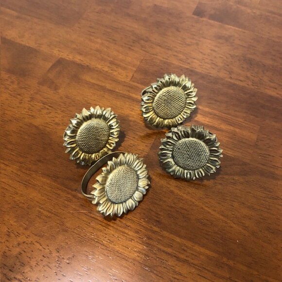Sunflower Metal Napkin Ring Holders Set of 4 Pre-Owned. - Picture 10 of 13